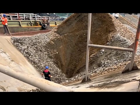 Barge unloading 3500 tons of pebbles - Smooth flow, Relaxing video