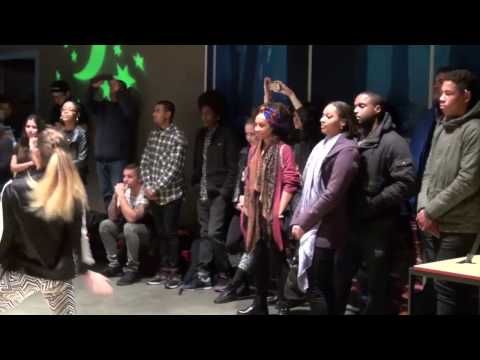 010nu - Fanatiek aan de weg timmeren op Zuid