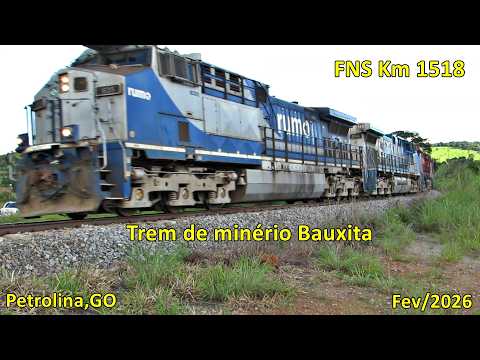 OPERAÇÃO LOGÍSTICA DE MINÉRIO BAUXITA TREM GIGANTE VAZIO PASSANDO POR PETROLINA GOIÁS - FEV/2026