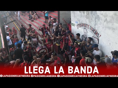 "LLega la banda | La Barra Del Dragón VS All Boys | La Pasión Roja y Negra" Barra: La Barra del Dragón • Club: Defensores de Belgrano