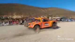 Baja 1000 En Ejido Erendira Trophy Truck  20-11-2015 ( todos los trophys pasando por rampa )