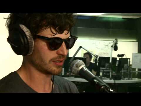 James Gruntz covert «Jung verdammt» von Lo&Leduc - SRF 3 Live Session