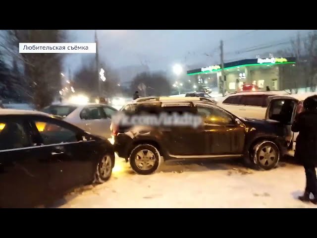 В Иркутске столкнулись сразу 12 автомобилей