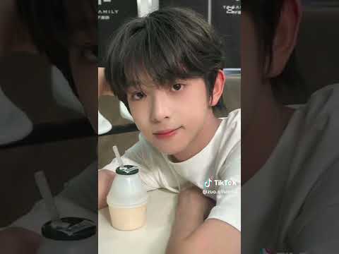 maaf ya teman teman kalo chen junmingnya jadi cewek☹️😢 #tf家族登陆计划生于火焰演唱会 #chenjunming