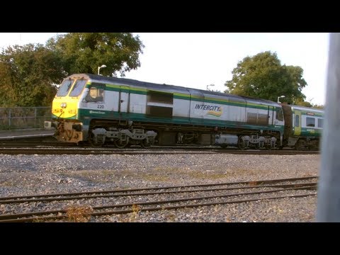 Irish Rail Class 201 (220) with Mk4 coaches at Kildare