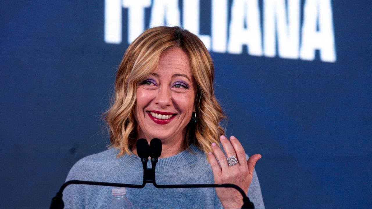 Cattivissima Meloni ad Atreju: facce, silenzi e frecciate contro Schlein e Prodi, Landini e Saviano