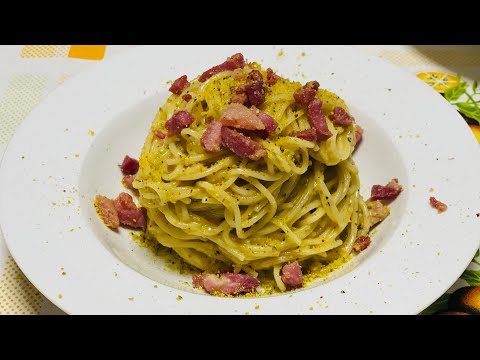 Spaghetti con crema di parmigiano e pistacchio