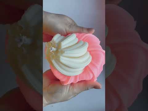 👀 New candle demolding #ASMR #candledemolding #candleasmr #candlemaking #unmoldingcandle