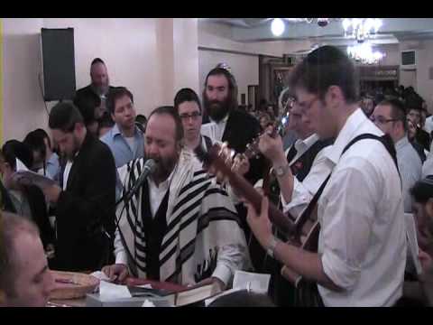 Yehuda Green L'chu Niraninah (Great Niggun) At the Carelbach Shul First night of Selichos