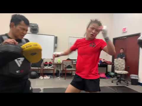 Zhang Weili thunderous kicks