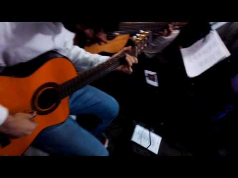 No brilho da lua branca.