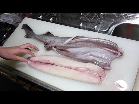 【[Rabuka!】 From the stomach of a creature captured at 1,200 meters in the deep sea...
