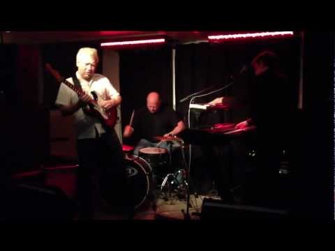 Kenneth Hammer, voc/key - Ove Schei, gitar - ZZ Dross, trommer. Jam i Harstad 21 juni 2012 -