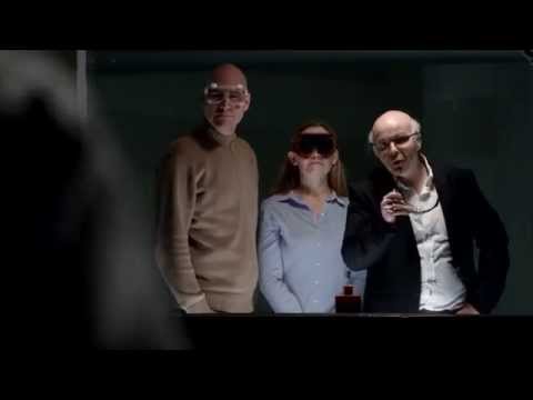 Björn Hellberg desarmerar en bomb