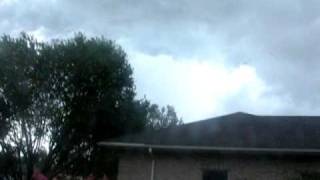 preview picture of video 'Wind gust Flora IL July 19th, 2010'