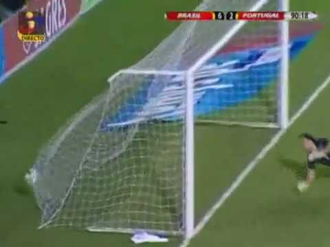Gol com cabeceio firme contra o Portugal