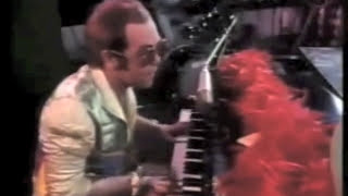 Elton John - Step Into Christmas [HQ audio]