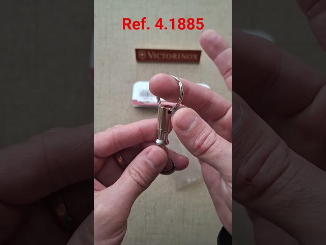 Vídeo relacionado con Llavero desmontable de liberación rápida, 2 paquetes de llaveros de metal resistente, llavero de seguridad rápida para llaves de coche, llaveros de liberación rápida con 4 llaveros divididos para