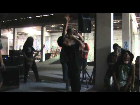 Nuestros Muertos Resusitaran - En Medio de Lobos(Skateboard From Hell) 05-02-12