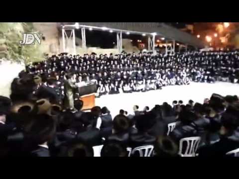 Viznitz Rebbe Visiting The Kosel Motzei Shabbos Bereishis 5775