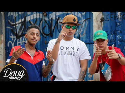 Mc Pkzinho e Mc Leozin - Ela passa vai jogando (CLIPE OFICIAL) Doug FIlmes