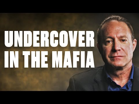 FBI Agent On Infiltrating The Mafia, Murder & Mob War | Minutes With