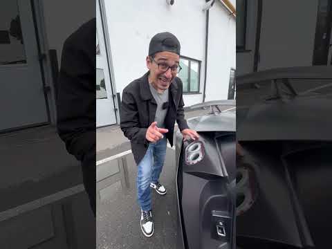 The Lamborghini Sesto Elemento is a full carbon lightweight BEAST