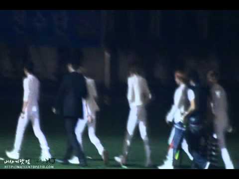 [FANCAM] 111021 Where have you been Niel? *LOL*