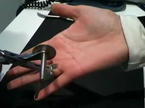 Aufsägen eines Rings vom Finger