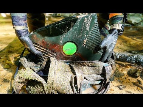 Found Lost Duffel Bag with Old Xbox Inside While Searching Shallow River for Interesting Finds! Video