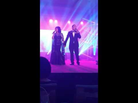 中僑星輝慈善夜，相逢何必曾相識，