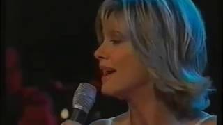 Olivia Newton-John - Silent Night (Live)