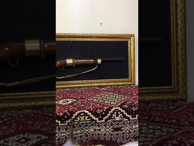 لوحة تراثية مجسم بندق بني