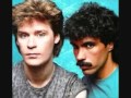 Daryl Hall & John Oates - Maneater (with lyrics ...