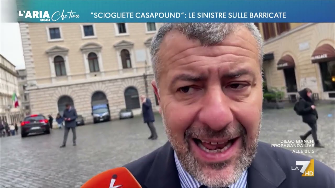 "Sciogliete CasaPound!": le sinistre sulle barricate