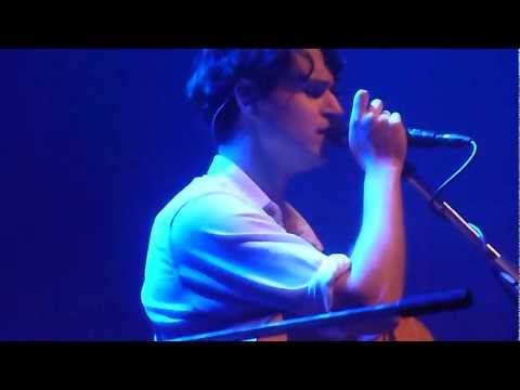 vampire weekend live:I Think Ur a Contra
