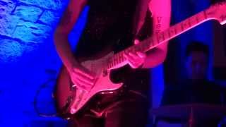 Yasi Hofer - A Day in the Life a la Jeff Beck - Live