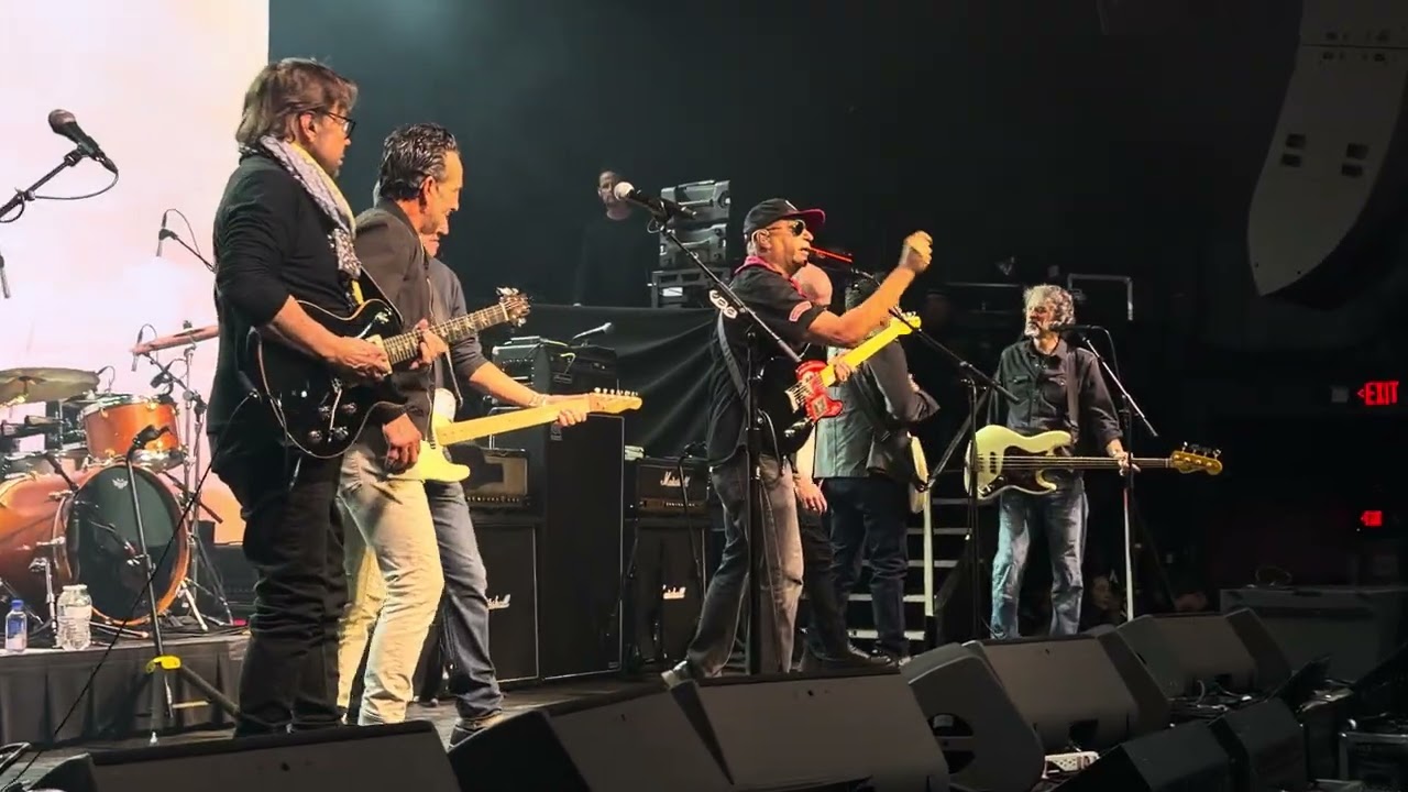 Tom Morello, Bruce Springsteen, Ike Reilly, Al Di Meola, Rise Against - Power To The People - YouTube