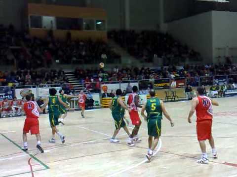 albert sàbat. cb vic vs los barrios. 4/1/09. la mouen i triple al final.