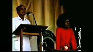 preview picture of video 'Saithya Sai Baba 1990 - SPEECH / Сатья Саи Баба говорит'
