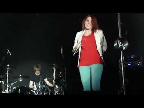 Ewa Farna - Směj se (Třinec 28.4.2012)