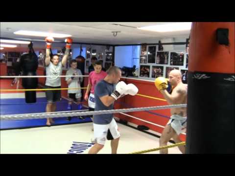 ŁUKASZ PŁAWECKI training in TOUCHGLOVES GYM England