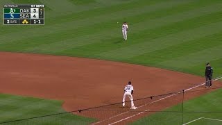 OAK@SEA: Altavilla escapes a bases-loaded jam