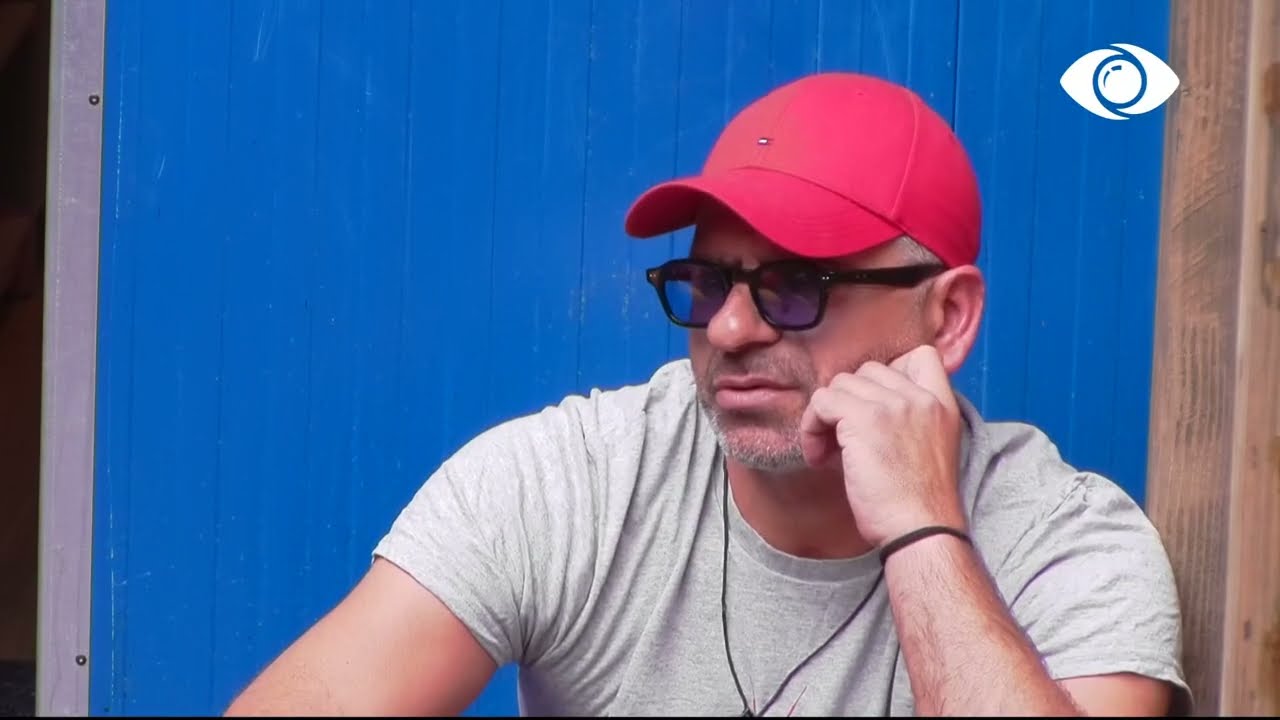 Me Kiarën, s'kam muhabet/ Qetsori: Efi më flet që të dalë bukur në televizor