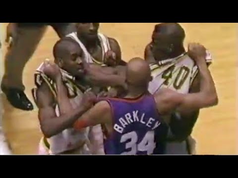 Charles Barkley vs Shawn Kemp gets HEATED (12/23/1993)