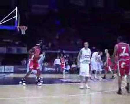 33 03-10-07 BvB BCO-Ninane - Mooie score van Chuck Davis.mpg