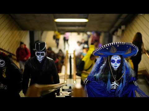 Thousands join Santiago’s annual Zombiewalk in a celebration of horror and art