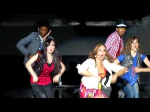 It's On - Demi Lovato and the Cast of Camp Rock 2 - Mountain View, CA - 09/18/2010
