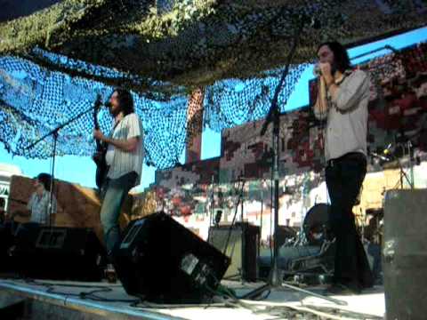 Porter Davis performs at the Joshua Tree Music Festival 10-10-09