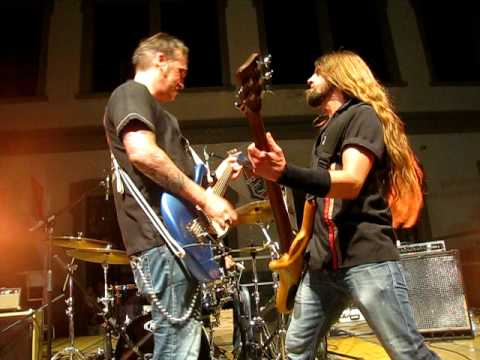 THE RAZORBLADES - "HIT THE SHIT OUT OF IT"